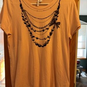 Elle Tshirt with necklace decoration